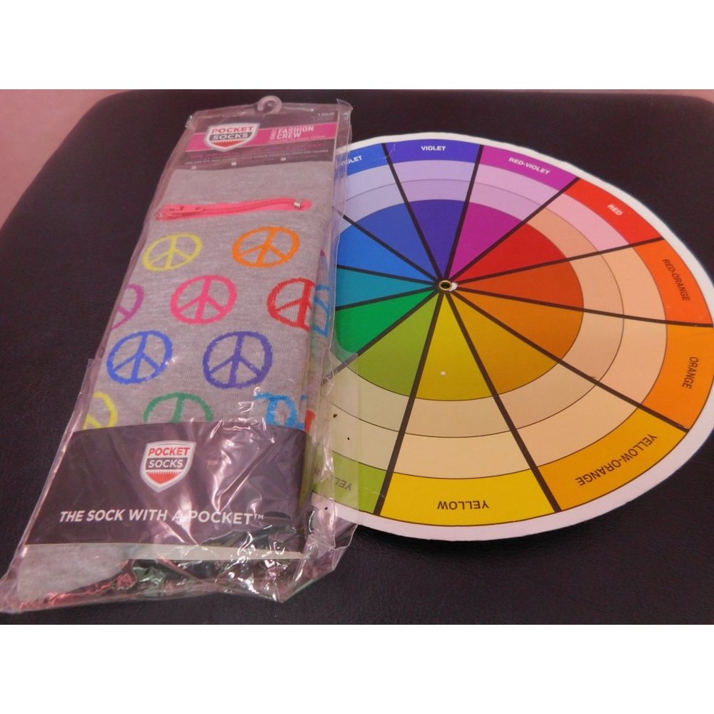 NWT Pocket Socks Crew Socks Medium 6 to 9 Peace Sign Hidden Zipper - Picture 6 of 6